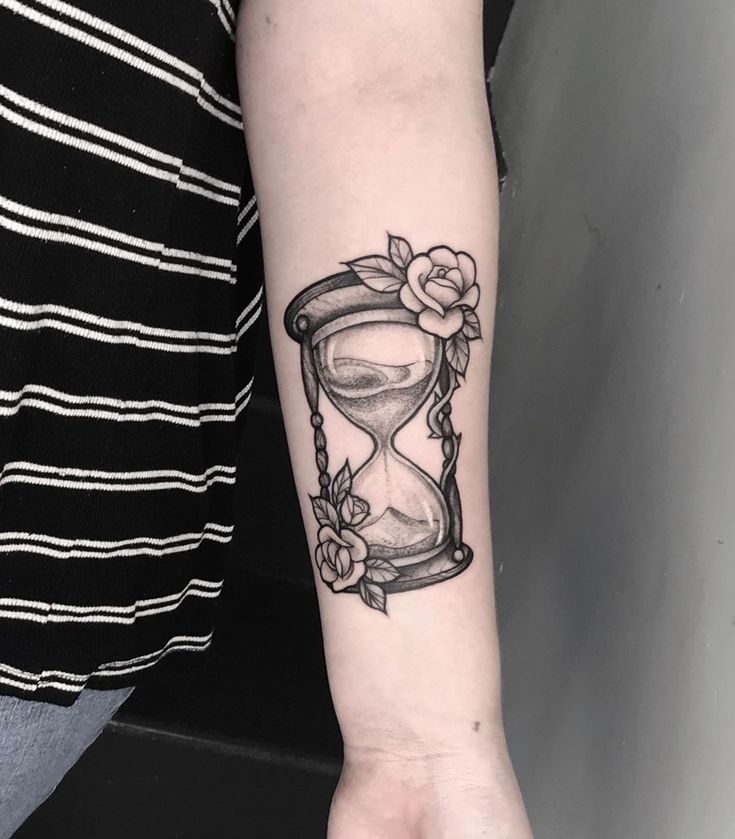 Floral hourglass black & white tattoo by @natattooer | Hourglass tattoo ...