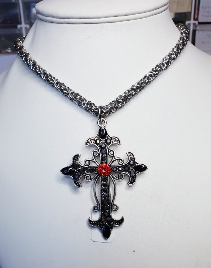 Gothic cross with Byzantine chain Gothic Cross Aesthetic, Gothic Cross Jewelry, Gothic Items, Cross Gothic, Jewelry Goth, Gothic Cross Necklace, Goth Cross, Gothic Cross, Gothic Accessories Jewellery