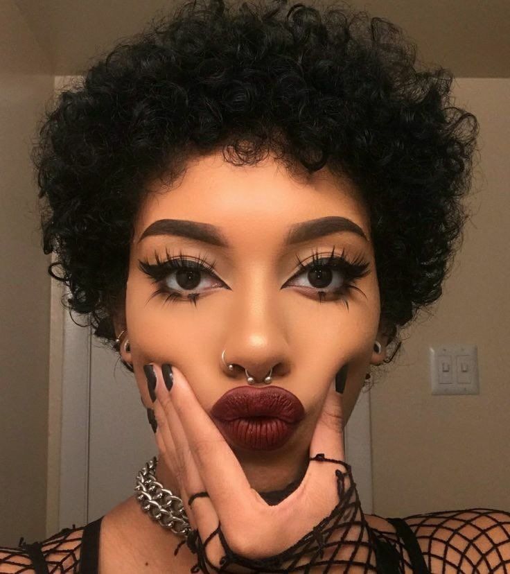 — on Twitter: "black goth appreciation post 🥀🖤… " 1995 Hairstyles Women, Alt Makeup, Make Up Videos, Alternative Makeup, Beauty Make-up, Edgy Makeup, Goth Makeup, Makeup For Black Women, Makeup Goals