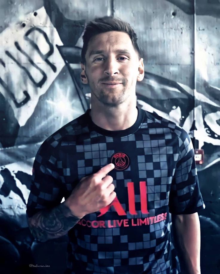 💎 𝗠 𝗘 𝗦 𝗦 𝗜 𝗔 𝗡 💎 On Instagram: “📸| Lionel Messi In Psg's New Third Kit!🖤🐐 @Leomessi @Psg . . @Leomessi 💕… | Futebol, Personagens De Anime, Personagens