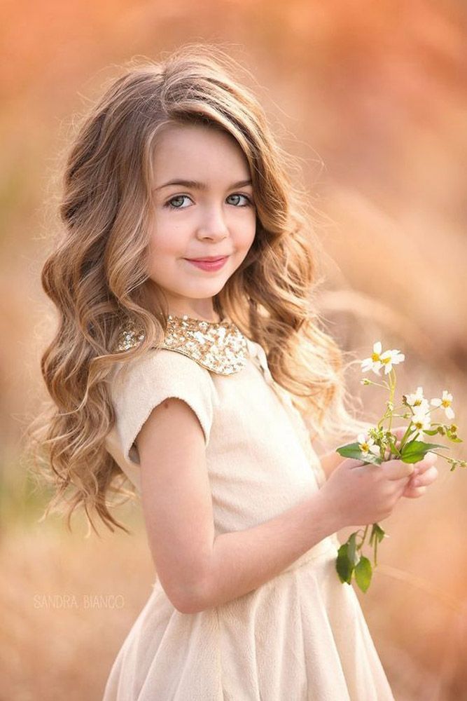 18 Cute Flower Girl Hairstyles ❤ See more: http://www.weddingforward.com/flower-girl-hairstyles/ #weddings #hairstyles Princess Poses Photography, Princess Poses, Wedding Hairstyles For Girls, Long Loose Curls, Flower Girl Hair, Pageant Hair, Flower Girl Hairstyles, Poses Photography, Hair Styles 2017