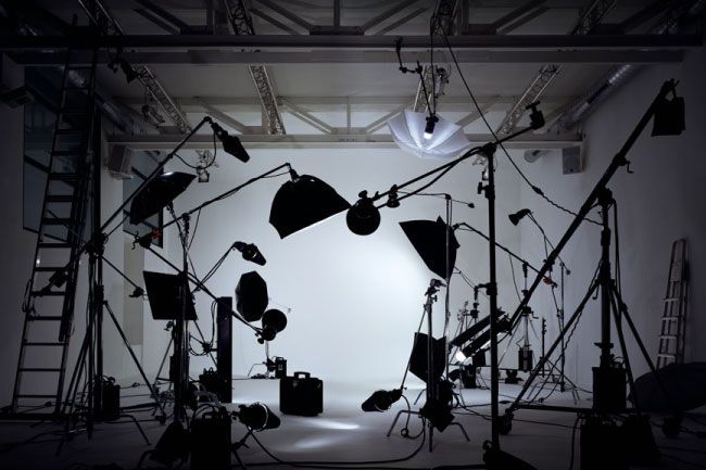 an empty photo studio with lights and lighting equipment in front of the photographer's head