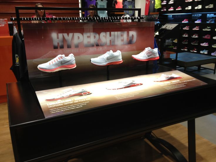 Nike Hypershield - retail table display sports in-store shoe display. Sports Memorabilia Display, Memorabilia Display, Shoe Store Design, Girls Football, Nike Soccer, Seasonal Displays, Sport Outfit Woman, Shoe Display, Sport Photography