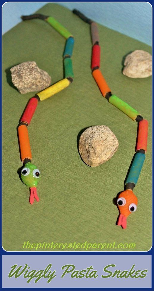 Wiggly Pasta Snakes                                                                                                                                                                                 More Reptile Crafts, Rainforest Crafts, Safari Crafts, Oppgaver For Barn, Pasta Crafts, Jungle Crafts, Snake Crafts, Animals Preschool, Rainforest Theme