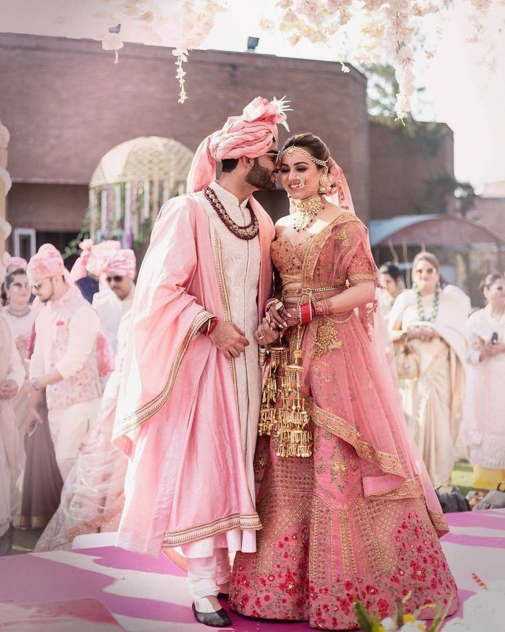 Bridal pink Wedding Bride Orang India, Latest Bridal Lehenga, Groom Wedding Dress, Couple Wedding Dress, Indian Bride Outfits, Bridal Lehenga Collection, Designer Bridal Lehenga, Indian Bridal Lehenga, Wedding Dress Men