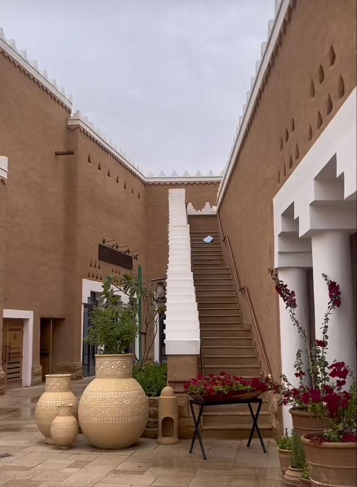 Saudi Arabian Architecture Riyadh House, Middle Eastern Courtyard, Diriyah Gate, Arabic House Design, Najdi Architecture, Saudi Architecture, Arabian Design, Cafe Floor, Cafe Floor Plan