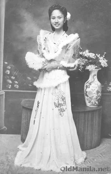 Filipino photo - Google Search Filipino Vintage, Philippines Dress, Filipino History, Vintage Philippines, Philippine Culture, Beautiful Philippines, Philippine History, Philippines Fashion, Miss Philippines