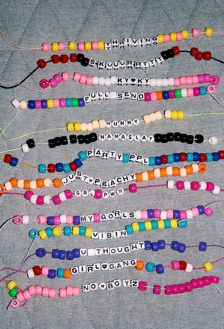 ｐｉｎｔｅｒｅｓｔ: @yourgirlkin Bracelets Kandi, Pulseras Kandi, Pony Bead Bracelets, Anklet Designs, Friendship Bracelets With Beads, Kandi Bracelets, Crafts With Pictures, Summer Bracelets, Oboe