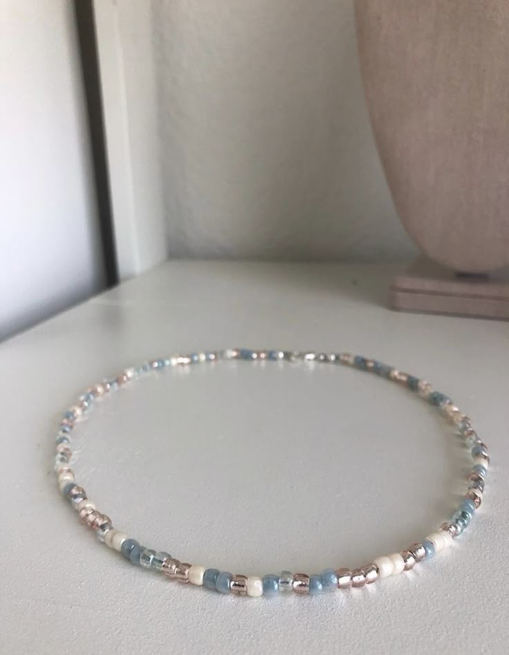 Layerd Bead Necklace, 2mm Seed Bead Necklace, Blue Seed Bead Bracelet, Simple Seed Bead Bracelets, Bracelet Ideas Seed Beads, Cute Seed Bead Bracelets, Summer Necklace Ideas, Seed Bead Bracelets Ideas, Beads Necklace Design