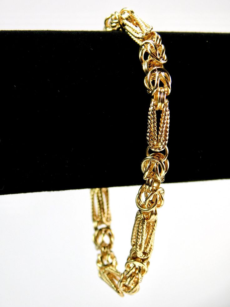 Beautiful 14K Yellow Gold Designers Rope Chain Bracelet Jewelry Attention: all jewelry is shipped with the LARGE jewelry tag.  If you remove it the item is NOT Returnable! Beautiful 14K Yellow Gold Designers Bracelet Item is gently used.  Attention international buyers!  Please check your local postal rules before buying! The transaction will be canceled if jewelry items made of gold,  diamonds, silver, etc are prohibited for shipping in your country. Antique Yellow Gold Link Bracelet, Formal Heirloom Yellow Gold Chain Bracelet, Gold Oval Link Bracelet For Anniversary, Antique Gold Jewelry With Jubilee Bracelet, Gold Anniversary Bracelet With Lobster Clasp, Antique Gold Bracelet With Lobster Clasp, Vintage Gold-plated Yellow Gold Bracelet, Vintage Yellow Gold Plated Bracelet, Vintage Yellow Gold-plated Bracelet