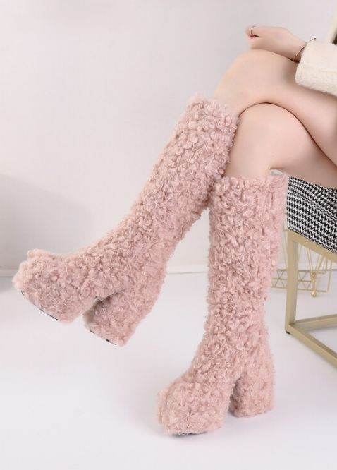 Aesthetically pleasing boots that goes well with skirts Ideal for photo shoots or on winter season Fluffy texture that provides an extra layer of comfort Cute and girly style Fluffy Winter Boots, Fashion Chingu, Fluffy Texture, Girly Style, Girly Fashion, Kpop Fashion, Aesthetically Pleasing, Winter Season, Winter Boots