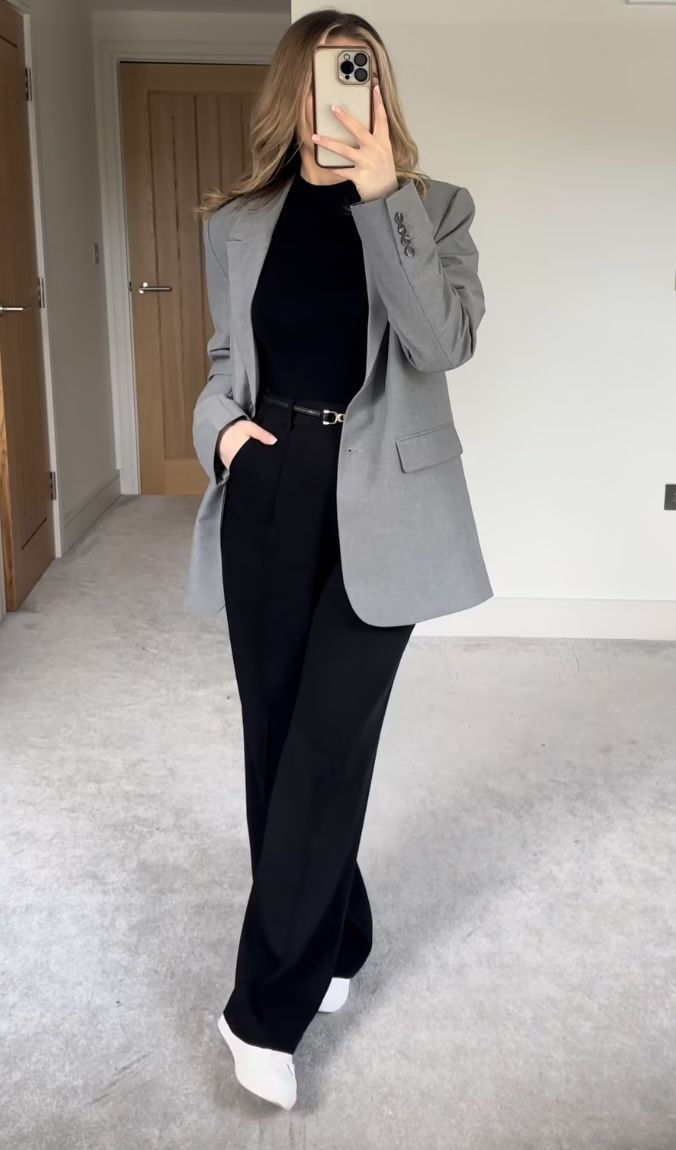 Blazer Outfits Interview, Casual Outfits For Office For Women, Black Pants And Blazer Outfit, Outfit Working Girl, Work Outfit Inspo Business Casual, Business Classy Outfits For Women, Smart Women Outfit, Women’s Work Fashion, Black Elegant Pants Outfit