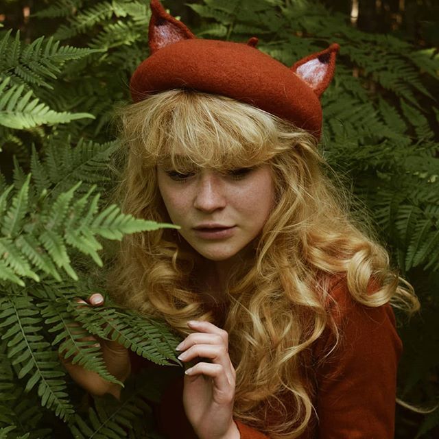 Modakawa (@modakawaofficial) · Instagram 照片和视频 Fox Hat, Forest Girl, Cottagecore Fashion, Autumn Vibes, Mori Girl, Autumn Colors, Retro Vintage Style, Drawing People, New Trends