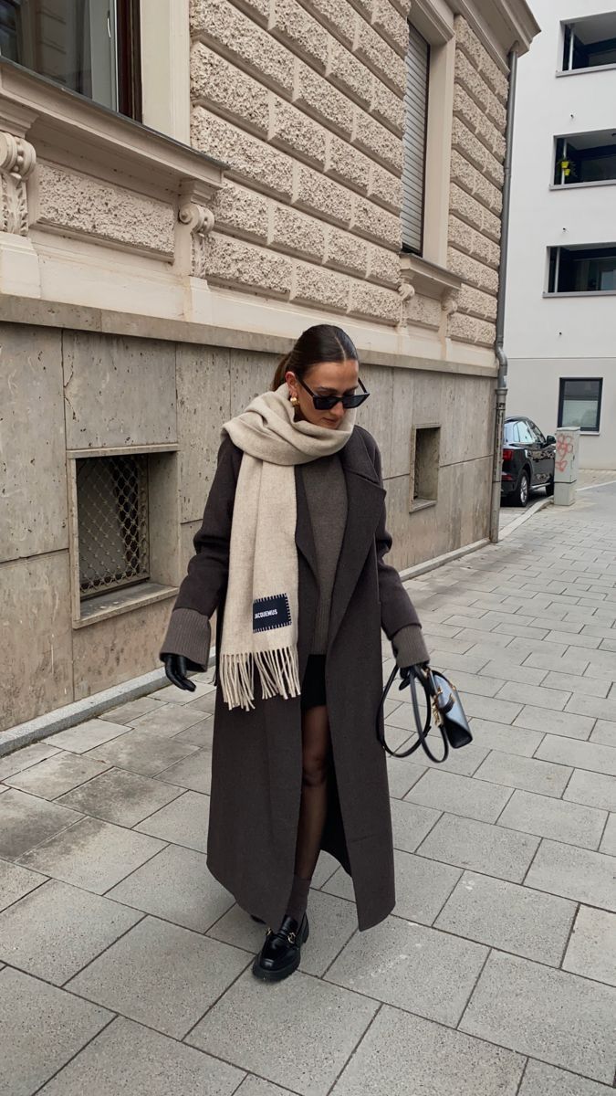 Autumn Outfits Black Coat, Fall Wool Coat Outfit, Scarf With Coat Winter, Designer Scarf Outfit Winter, Winter Coat And Scarf Outfit, Winter Outfit Brown Coat, Brown Coat Winter Outfit, Loafer Fall Outfits, Scarf And Coat Outfit