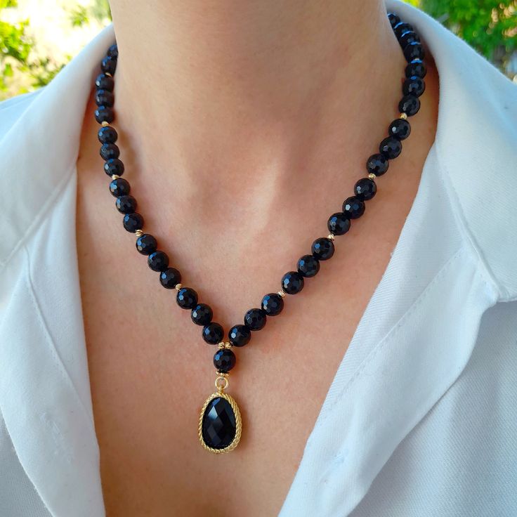 Black onyx modern beaded necklace. Statement natural gemstone beaded necklace for women. Large black gold handmade necklace with big bead and gemstone. Big bold bohemian bright necklace in gold color are suitable for an casual look, evening look and for a holiday. These necklace will be a good Christmas, anniversary, wedding or birthday gift for women, mom, wife, girlfriend, sister or daughter. Women's necklace with natural stone. It emphasizes the beauty of your neck and adds charm to your look Elegant Onyx Crystal Necklaces With Natural Stones, Elegant Agate Necklace With Gemstone Beads, Onyx Round Beads Jewelry, Elegant Agate Gemstone Beads Necklace, Elegant Gemstone Beads In Gold, Elegant Beaded Agate Crystal Necklaces, Elegant Agate Beaded Crystal Necklaces, Onyx Bead Jewelry As Gift, Onyx Beads Jewelry Gift