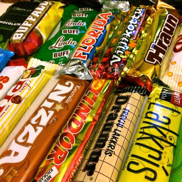 many different types of candy bars lined up together