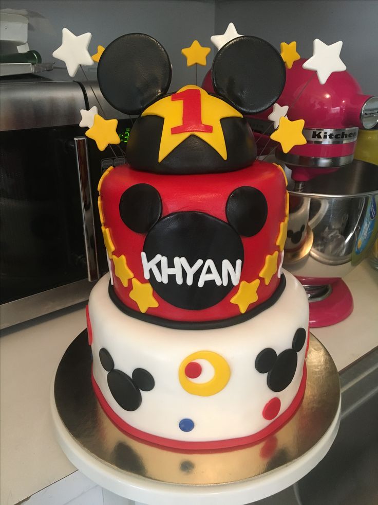 a mickey mouse cake with stars on top