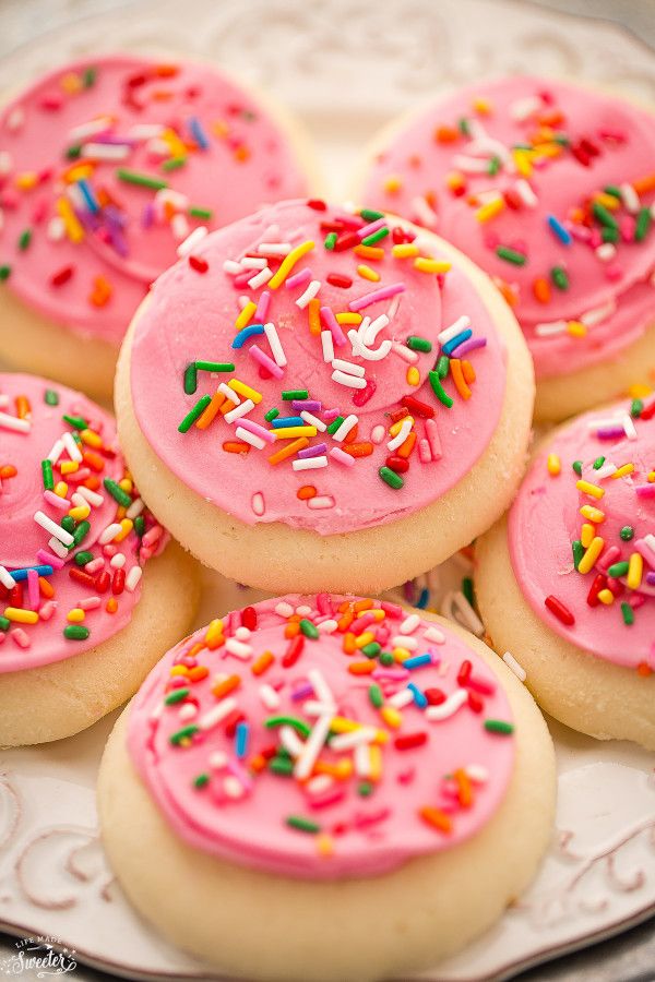 pink frosted sugar cookies with sprinkles on top, and the caption'soft lolthhouse style frosted sugar cookies copycat '