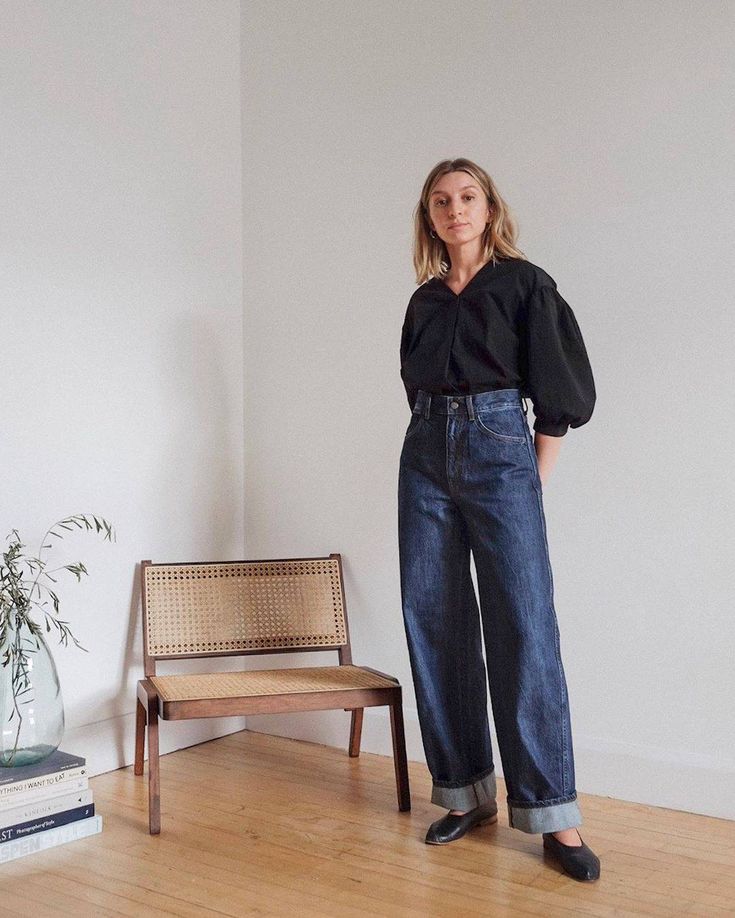 Uniqlo Women Outfit Casual Jeans, Minimalist Autumn Outfit, Uniqlo Women Outfit, Minimalist Autumn, Brittany Bathgate, Minimalist Moda, Uniqlo Jeans, Jeans Trend, Trending On Pinterest