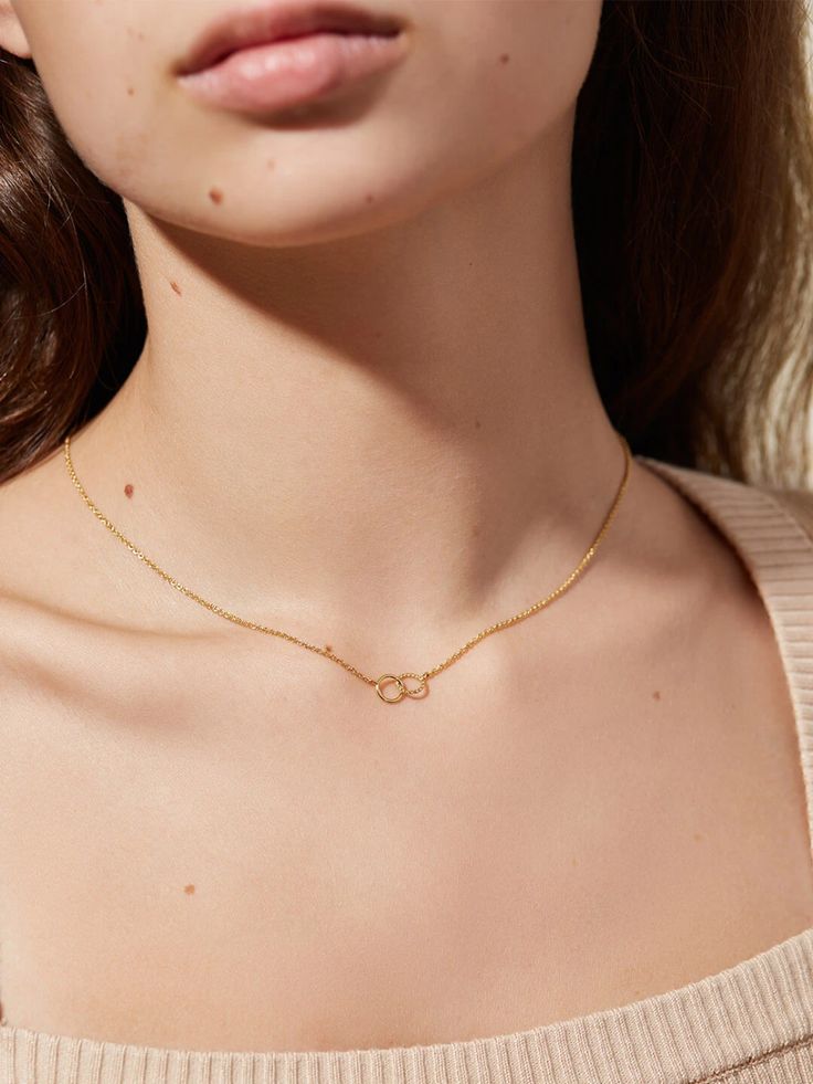 Gold Neck Chain, Leo Jewelry, Jewelry Necklace Simple, Gold Minimalist Jewelry, Interlocking Circle Necklace, Dainty Gold Jewelry, 22k Gold Jewelry, Jewelry Mens, Mens Gold Jewelry