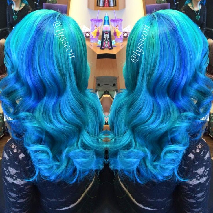 Bleach, Manic Panic and Olaplex Big Loose Curls, Hair Color Red Ombre, Neon Turquoise, Hair Colors Ideas, Hair Color Pictures, Red Ombre Hair, Dyed Hair Pastel, Damage Hair, Turquoise Hair