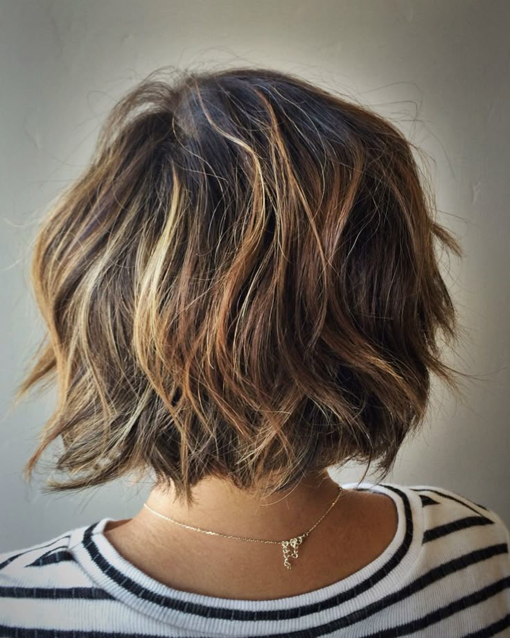 Textured Bob Tan Skin Blonde Hair, Messy Bob Hairstyles, Wavy Bob Hairstyles, Choppy Bob Hairstyles, Long Pixie, Haircut Styles, Short Wavy Hair, Short Wavy, Bob Hair