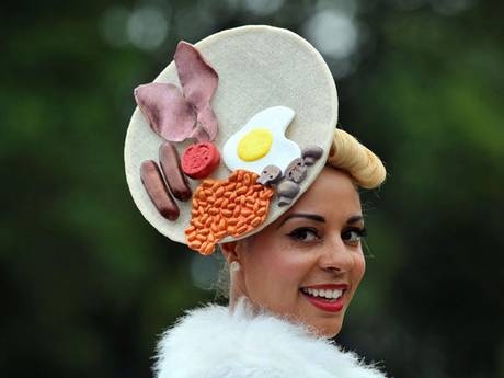 Full English Breakfast and Millinery - together at last. Mad Hatter Cosplay, Ascot Ladies Day, Dinner Date Outfits, Large Brim Hat, Full English Breakfast, Royal Ascot Hats, Kinds Of Hats, Ascot Hats, Horse Dressage