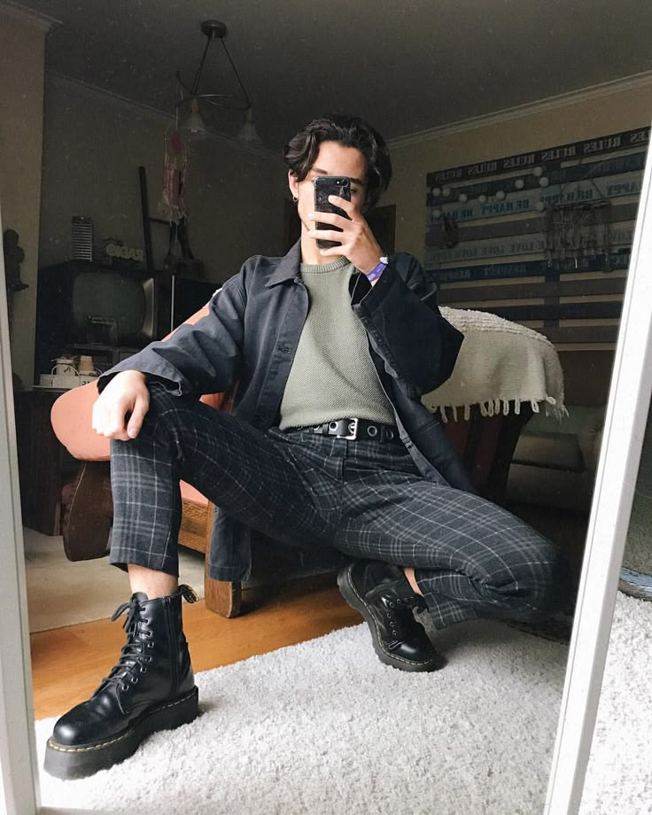 Styl Grunge, Goth Outfit, Aesthetic Outfits Men, Grunge Dress, Streetwear Mode, Mens Fashion Classy, Trending Fashion Outfits, Plaid Pants, Fashion Streetwear