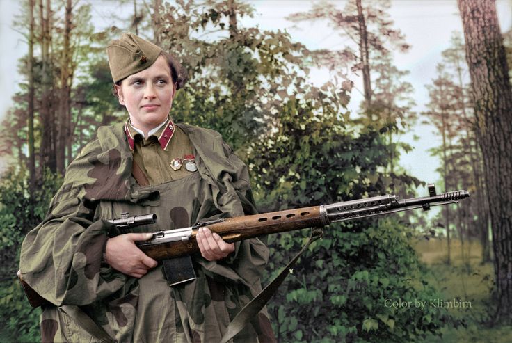 https://flic.kr/p/CCcuDm | Lyudmila Pavlichenko | Soviet sniper during World War II. Credited with 309 kills, she is regarded as the most successful female sniper in history Lyudmila Pavlichenko, Deadly Females, Perang Dunia Ii, Colorized Photos, Soviet Army, Female Soldier, Eleanor Roosevelt, Red Army, A4 Poster