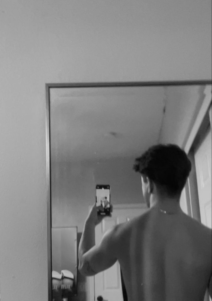 Black and white back to mirror selfie Men Mirror Selfie Aesthetic Dark, Shower Mirror Selfie Men, Back Pics Mirror, Man Fake Profile, Mirror Pose Ideas Men, Mirror Selfie Man Aesthetic, Mirrior Selfie Of A Boy, Back Mirror Pic Men, Mirror Selfie Body Poses Men