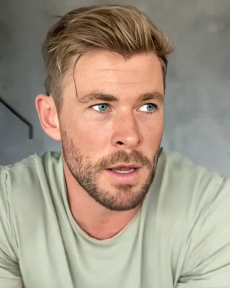 Chris Hemsworth ♡ Thunder From Down Under, Strong Woman Tattoos, Beautiful Women Quotes, Men Quotes Funny, Handsome Men Quotes, Beautiful Tattoos For Women, Handsome Style, Chris Hemsworth Thor, Woman Sketch