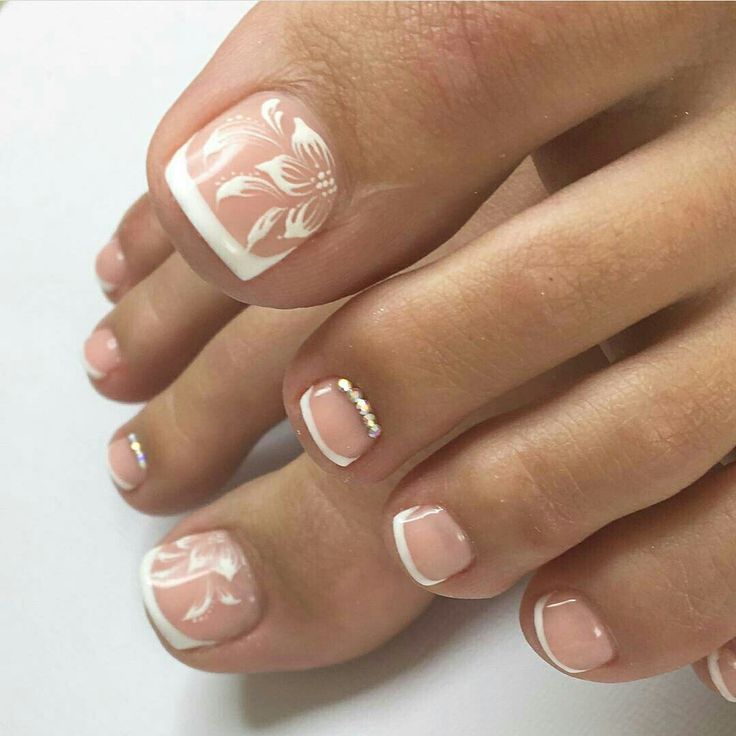 ριитєяєѕт @IIIannaIII Ongles Gel Violet, Pedicure Designs Toenails, Pedicure Nail Designs, French Pedicure, Gel Toe Nails, Pretty Toe Nails, Cute Toe Nails, Summer Toe Nails, Pedicure Designs