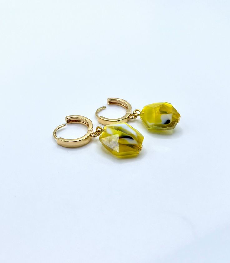 18K gold plated brass hoop huggie earring with yellow Handmade Artisan Glass Faceted Nugget Beads that are 13x16mm. Earring is 15mm wide with a lever back closure - you simply pull to open the clasp and push together to close.  Note: Do not push down on the lever clasp or it may bend & will be unable to close. Check out this same style in emerald green! https://www.etsy.com/listing/1126692726/emerald-green-glass-bead-hoop-huggie?click_key=e32a9fa50f772d226e127d772ec7a1ec2dabcc7e%3A1126692726&click_sum=0bb96875&ref=shop_home_active_2 Handmade Gold Teardrop Huggie Earrings, Handmade Gold Huggie Earrings, Handmade Gold Huggie Dangle Earrings, Yellow Drop Hoop Earrings As Gift, Handmade Yellow Gold Plated Earrings, Handmade Gold Dangle Huggie Earrings, Gold Dangle Huggie Earrings With Lever Back, Hypoallergenic Yellow Hoop Earrings As Gift, Gold Teardrop Huggie Earrings With Ear Wire