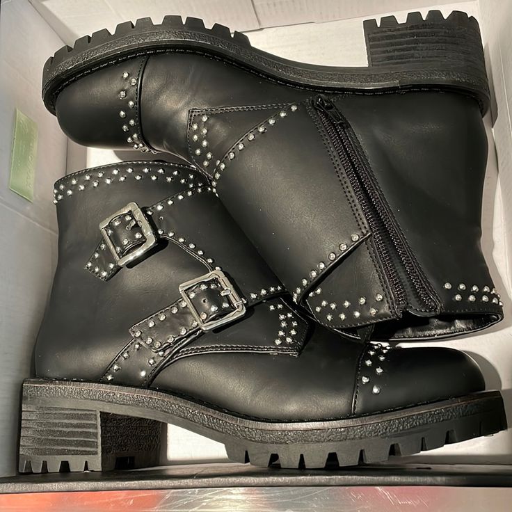 Bnwt Design Lab Black Moria Moto Boots Womens 7 Never Worn Can Ship With Or Without Box Please Let Me Know Smoke Free Doberman Friendly Home Cheetah Boots, Studded Combat Boots, Lab Black, Chunky Chelsea Boots, Shoes Design, Boots Womens, Design Lab, Boutique Design, Moto Boots