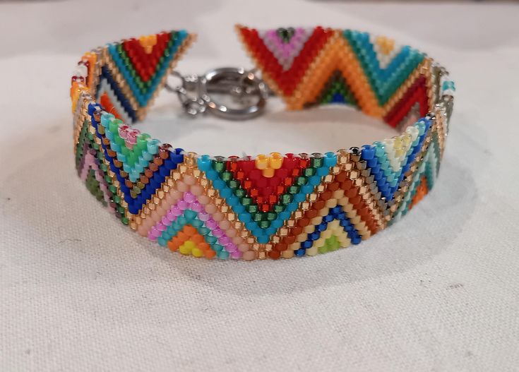 Lightweight and easy to wear multi-color woven bead bracelet. It goes with all your outfits thanks to its wide mix of colors. On T clasp, design and elegant. Woven Bead Bracelet, Bracelet Miyuki, Mix Of Colors, Bead Bracelet, Wedding Shop, Porter, Jewelry Bracelets, Color Mixing, Multi Color