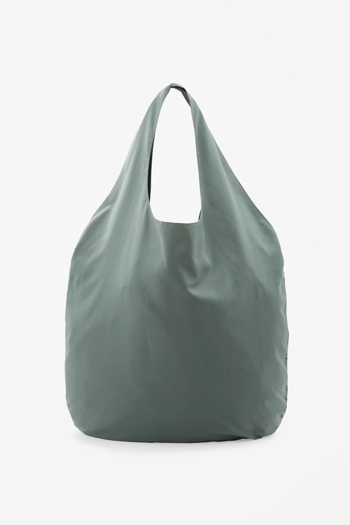 COS image 3 of Soft shopper bag in Jade Design Wardrobe, Shopper Bag, Bags Purses, Innovative Design, Shopping Tote, Wardrobe Essentials, Contemporary Style, Fashion Brand, Zip Pockets