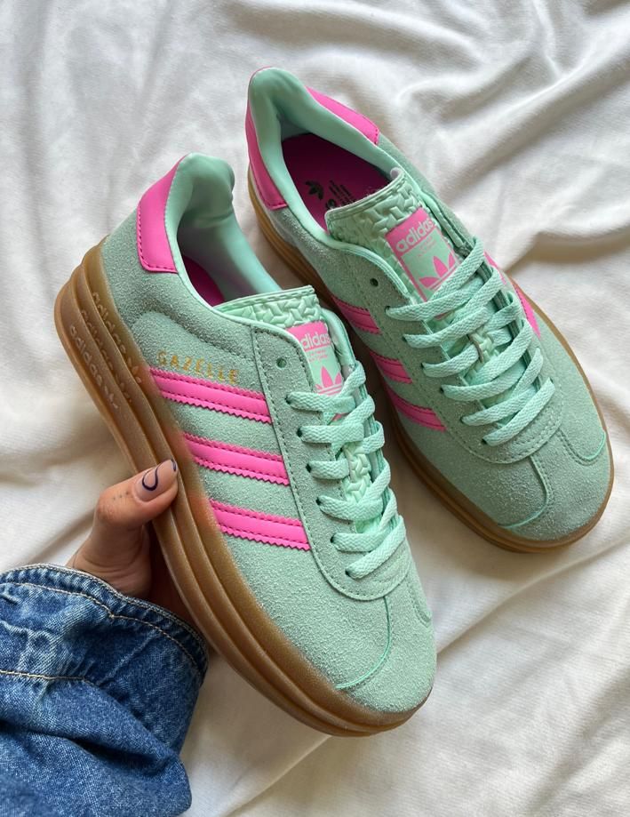 Adidas Gazelle Bold Pink, Green Adidas Gazelle, Pink Sambas, Adidas Gazelle Green, Gazelle Green, Gazelle Outfit, Pink Gazelles, Adidas Gazelle Outfit, Looks Adidas