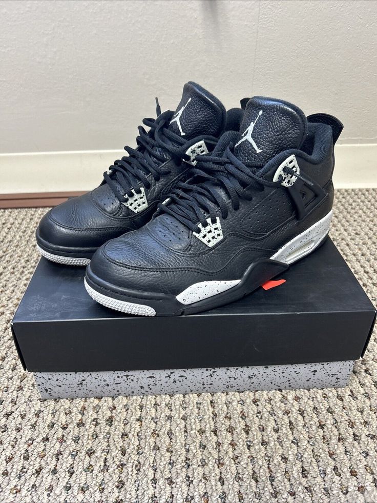 Elevate your sneaker game with these stylish and iconic Air Jordan 4 Retro LS Oreo 2015 sneakers. Designed with a low-top shoe shaft style, these black athletic shoes are perfect for men who love to stay active while keeping their style game strong. The sneakers come with a style code of 314254-003 and a US shoe size of 11, making them a perfect fit for most men. These sneakers are part of the Air Jordan product line and are crafted with top-quality materials to ensure long-lasting durability. With a silhouette that is sure to turn heads, these Jordan 4 Retro LS Oreo 2015 sneakers are the perfect addition to any sneaker collection. Whether you're out for a run or just running errands, these sneakers will keep you looking stylish and feeling comfortable all day long. Black Athletic Shoes, Air Jordan 4 Retro, Sneaker Games, Sneaker Collection, Top Shoes, Running Errands, Air Jordans, Athletic Shoes, Perfect Fit