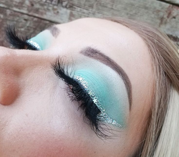 Up close shot of the Cinderella look 🙌😘 Animated Gifs, Images Photos, Alice In Wonderland, Bing Images, High Quality Images, Cinderella, Sleep Eye Mask, Eye Makeup, Mask