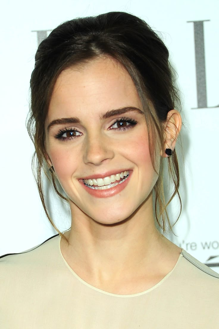 Emma Watson makeup and hair simple and chic Eyebrow Makeup Tips Emma Watson Makeup, Wedding Hairstyles And Makeup, Best Wedding Makeup, Evening Hairstyles, Formal Hair, Braut Make-up, Natural Wedding Makeup, Hairstyle Gallery, French Twist