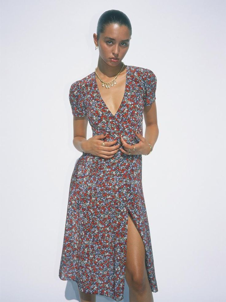 Elevate your wardrobe with the RÉALISATION PAR Womens Dress in the stunning Wildflower print. This versatile and stylish piece is perfect for any occasion, from brunch to date night. With its flattering cut and unique print, you'll turn heads wherever you go. Shop our TEALE dress today. Realisation Par, Midi Wrap Dress, Wrap Midi Dress, Maxi Dress Online, Short Mini Dress, Wrap Dress Floral, Classic Dress, Tea Dress, Dress 100