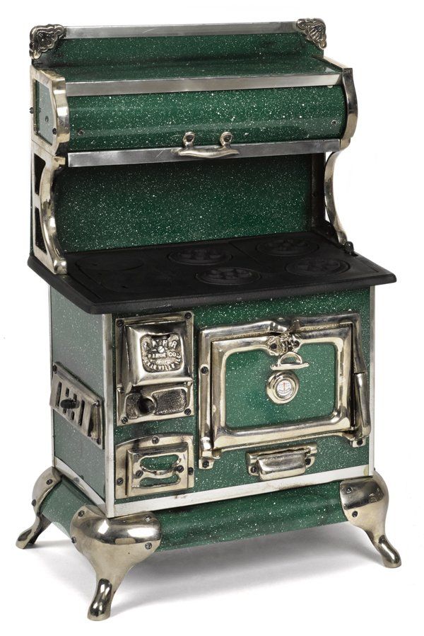 an old fashioned green stove with two burners