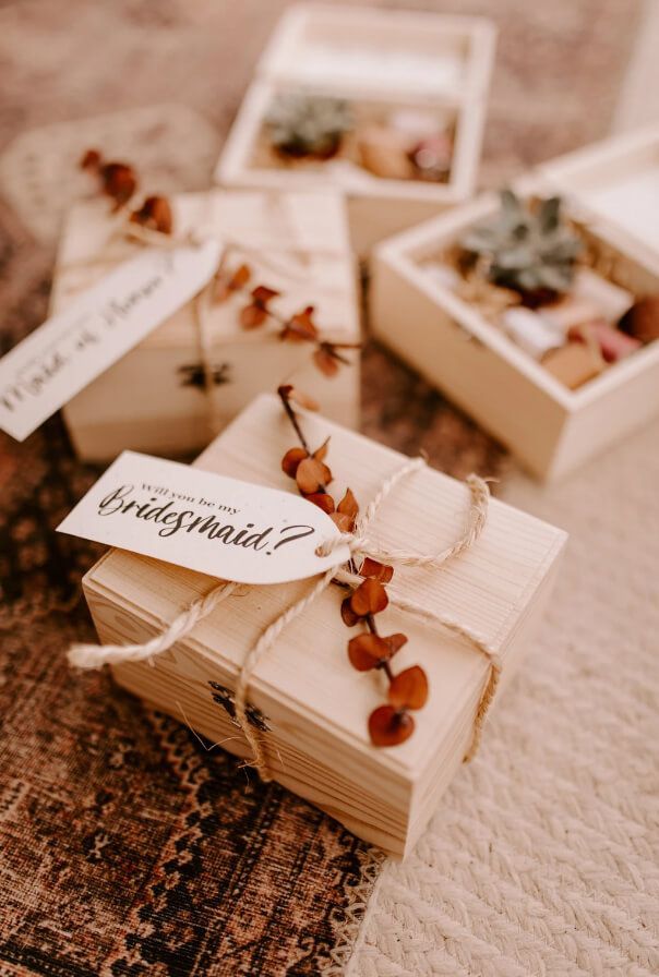 25 Creative Tips to Build the Best DIY Bridesmaid Proposal Boxes ...