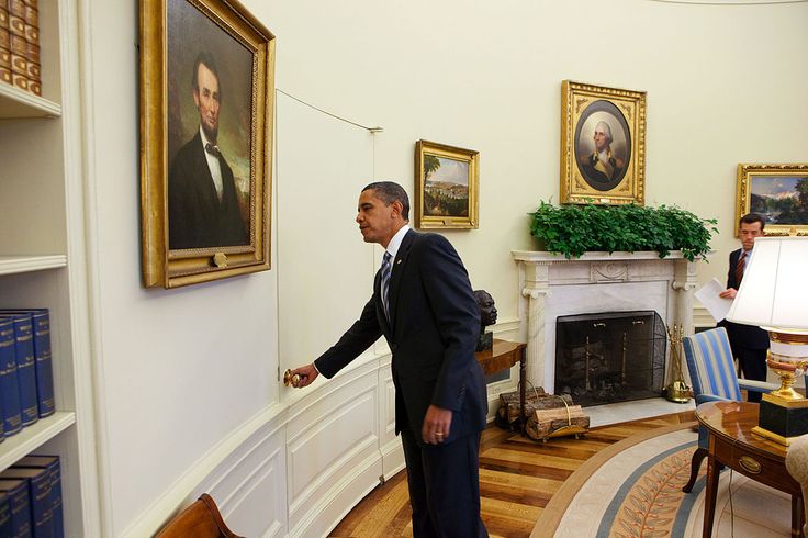 oval office president portraits - Google Search Lee Kuan Yew, House Photo, Oval Office, Pantry Door, Space Stars, The White House, Barack Obama, French Doors, Barn Door