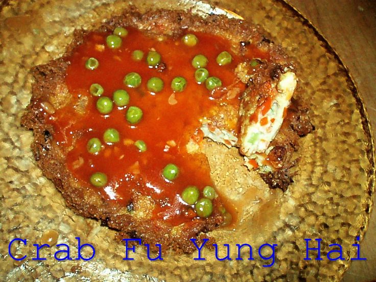 a piece of meat with sauce and peas is on top of a breaded pie