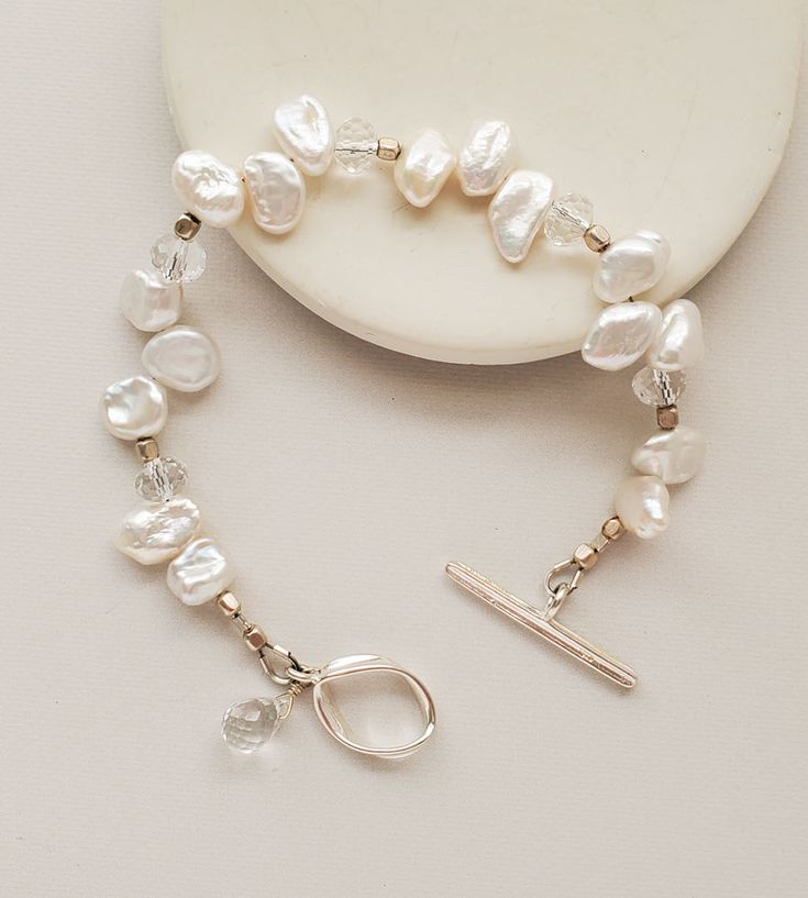 Silver Beads Bracelet, Pearl Jewellery Designs, Bracelet Closures, Camellia White, Gem Bracelets, Keshi Pearl Bracelet, Pearl Diy, Pearls Bracelet, Bijoux Fil Aluminium