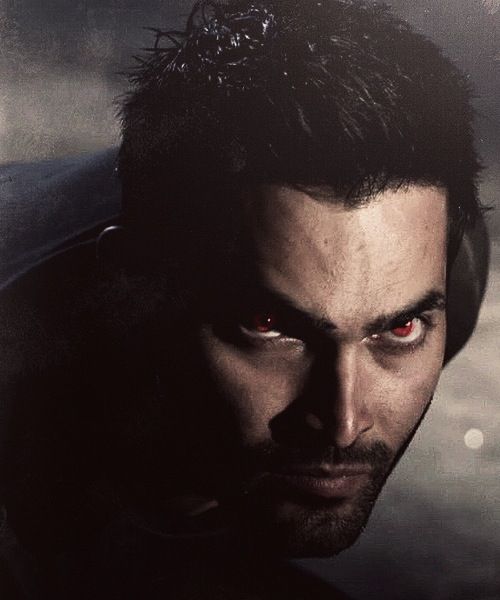 Tyler Hoechlin I love the red eyes. | Teen wolf derek hale, Teen wolf ...