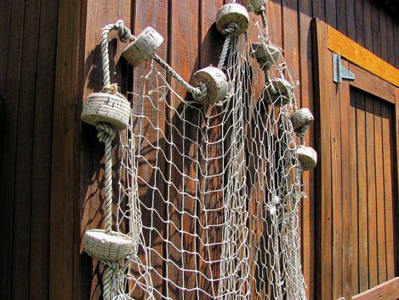 there are many ropes attached to the side of a building that is made of wood