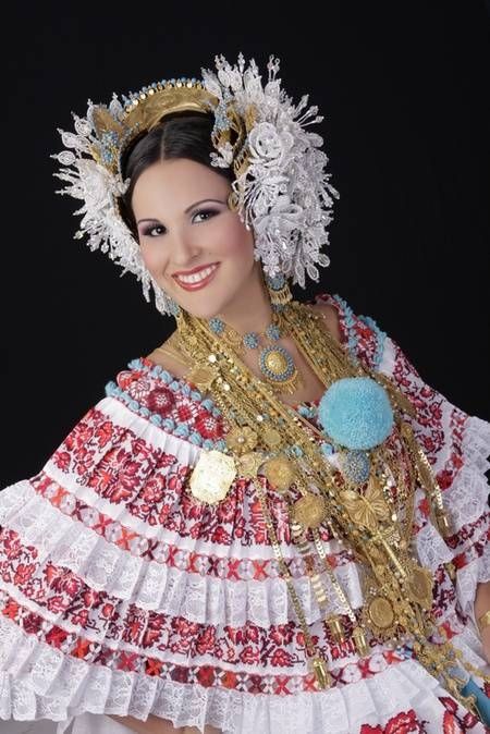 El Traje Tipico de PANAMA "LA POLLERA": Pollera Marcada Rare Clothing, National Dress, Beautiful Costumes, Panama City, People Of The World, World Cultures, Panama City Panama, Traditional Dress, Central America