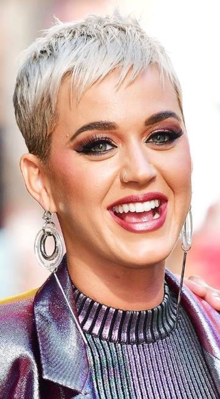 Katy Perry Katy Perry Short Hair, Katy Perry Hair, Katie Perry, Blonde Haircuts, Short Hair Pixie Cuts, Super Short Hair, Short Pixie Cut, Short Pixie Haircuts, Short Hair Haircuts